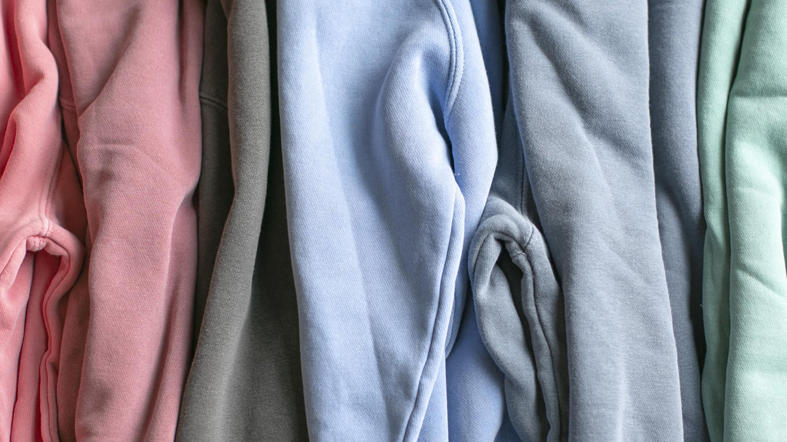 A Closer Look at Women's Cropped Hoodies: Bella+Canvas 7502 vs Independent Trading Co. AFX64CRP